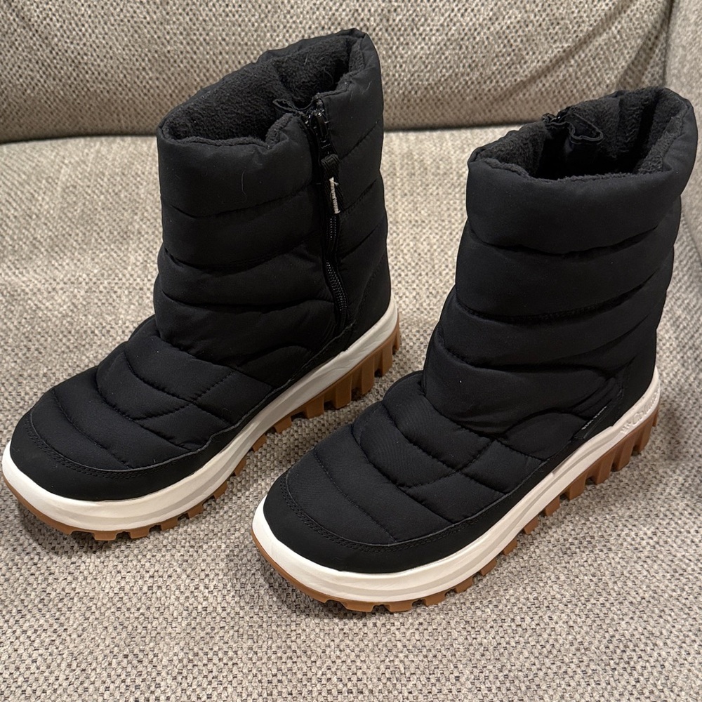 Columbia Black Quilted Waterproof Boots